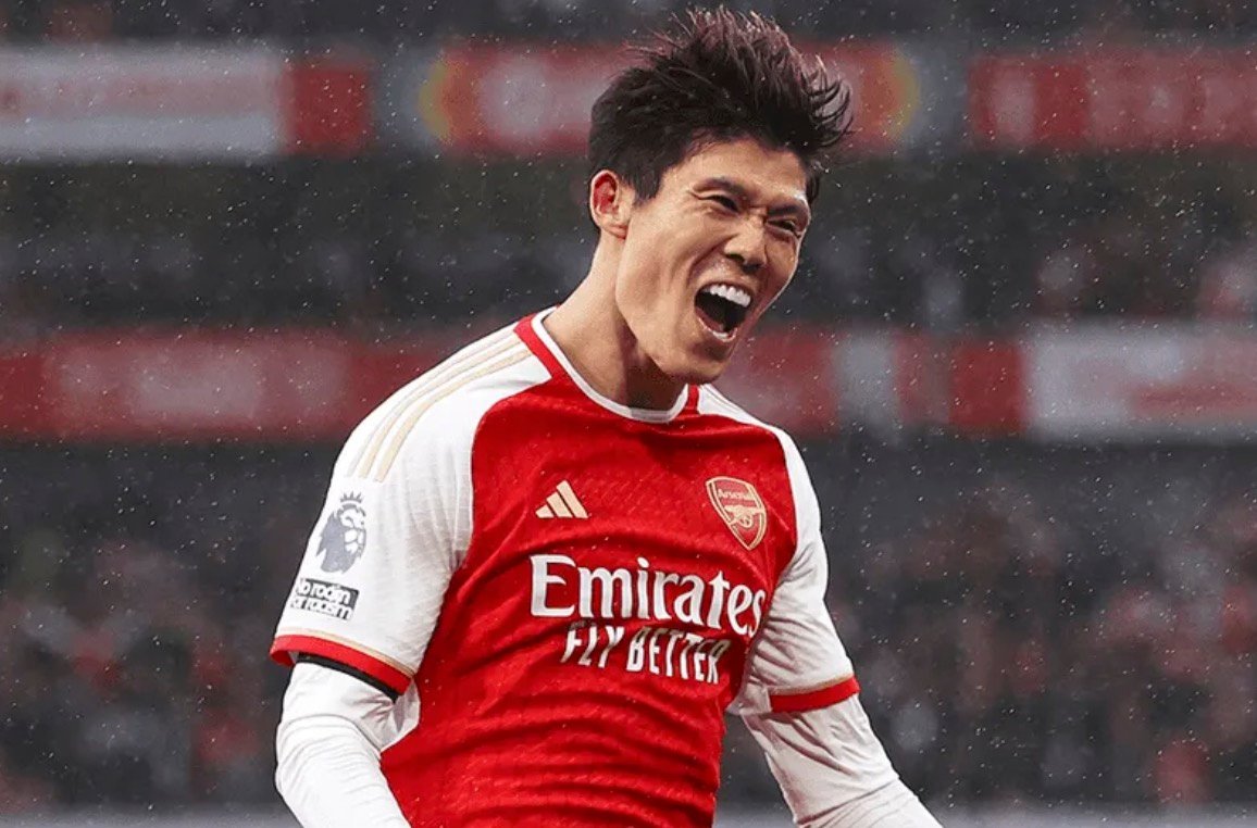 Tomiyasu signs new Arsenal contract
