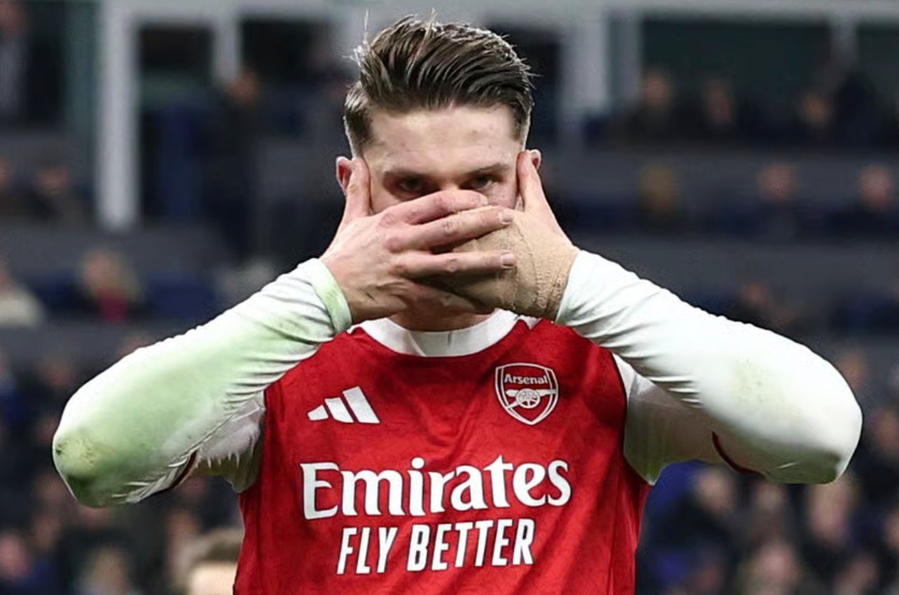 Gyokeres penalty fires Arsenal back to top of the Premier League